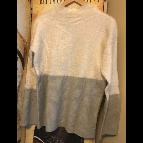 💥NEW💥 Gorgeous Mixed Media Sweater - Picture 3 of 3